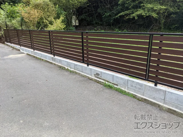 広島県中津市のValue Selectのフェンス・柵 モクアルフェンス 横板タイプ 自由柱施工 施工例