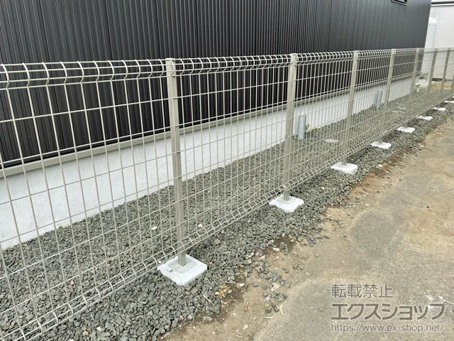 北海道恵庭市のYKKAPのフェンス・柵 イーネットフェンスA1F型 自由柱タイプ 施工例