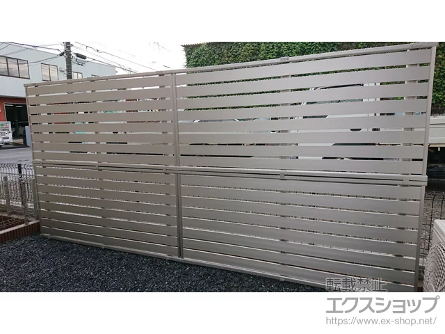 千葉県千葉市のYKKAPの立水栓・ガーデンシンク、フェンス・柵 シンプレオフェンスSY1F型 横スリット 2段支柱 自立建て用（パネル2段） 施工例