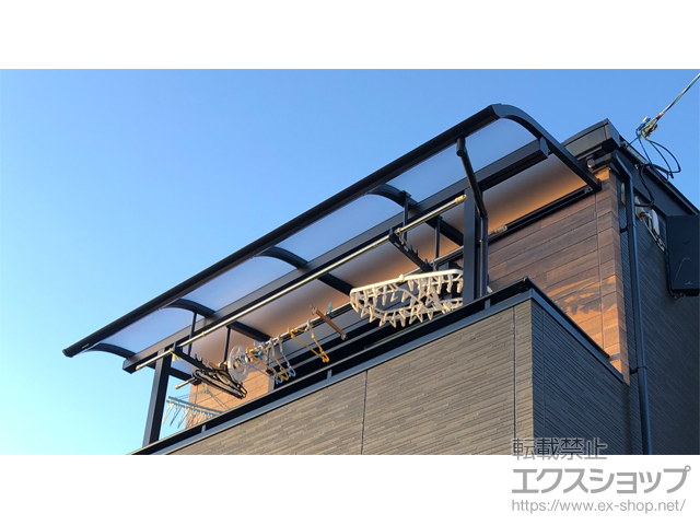 大阪府四條畷市ののバルコニー・ベランダ屋根 プレシオステラスII R型 屋根タイプ 単体 積雪〜20cm対応＋吊り下げ式固定物干し 施工例