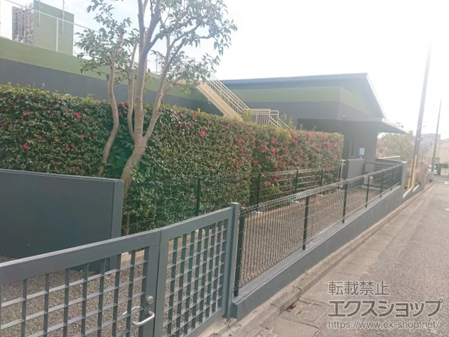 神奈川県呉市のYKKAPのフェンス・柵・塀 イーネットフェンス 3F型 自由柱施工 施工例