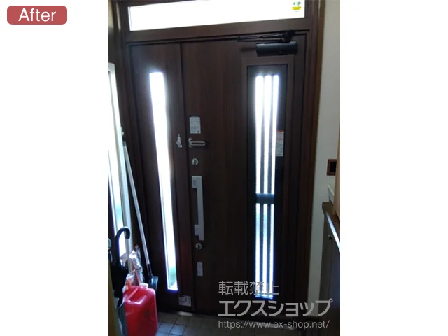 長野県滝沢市のLIXIL リクシル（トステム）の玄関ドア リシェント玄関ドア3 断熱K2仕様 親子仕様(ランマ付)外観左吊元 M83型 ※手動仕様 施工例