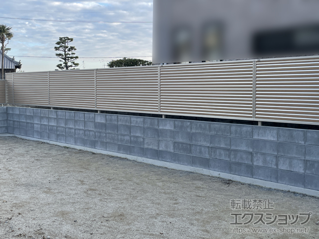 徳島県板野郡北島町ののフェンス・柵 ルシアスフェンスF05型 横ルーバー　自由柱施工 施工例