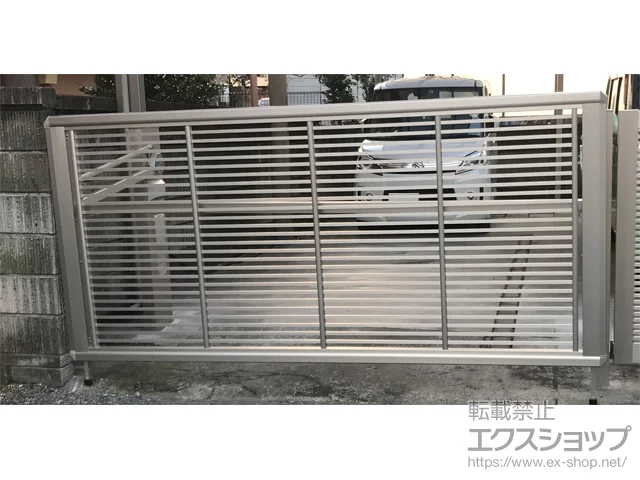 静岡県沼津市のYKKAPのカーゲート ルシアスアップゲート 1型 横格子 電動 施工例