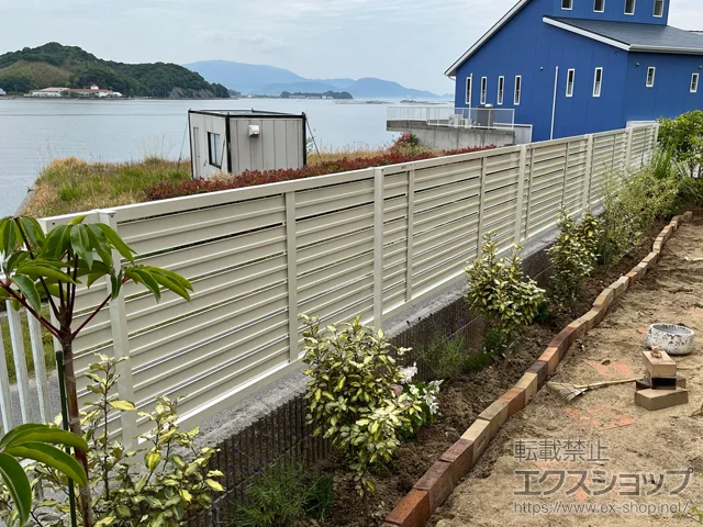 広島県岩見沢市のLIXIL(リクシル)のフェンス・柵 フェンスAB YS3型 横スリット3 フリーポールタイプ 施工例