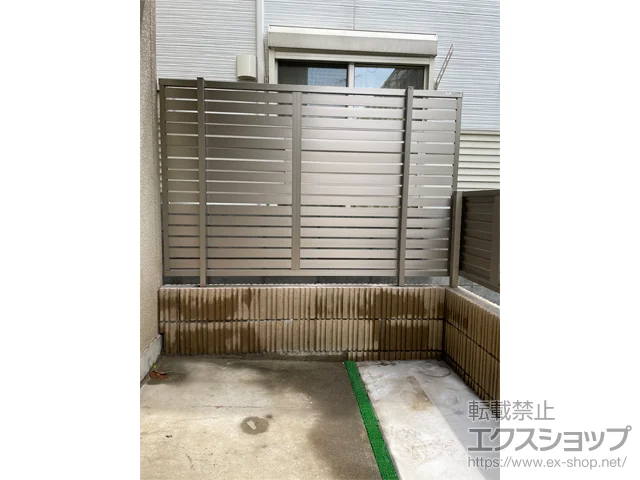 東京都板橋区のLIXIL(リクシル)のフェンス・柵 フェンスAB YS2型 横スリット2 アルミカラー　フリーポールタイプ 施工例