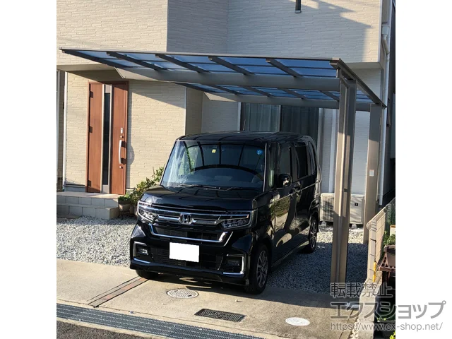 京都府世田谷区のLIXIL(リクシル)のカーポート ネスカF (フラットスタイル) 積雪〜20cm対応 施工例