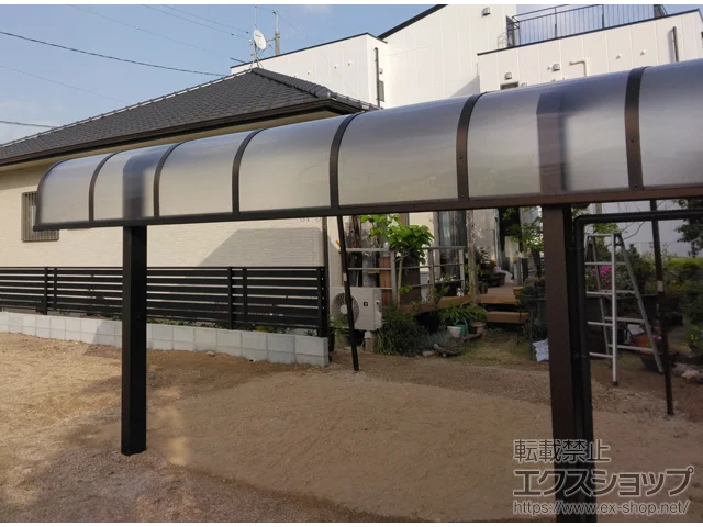 岡山県調布市のYKKAPのカーポート アリュース キャップ 積雪〜20cm対応+着脱式サポート 施工例