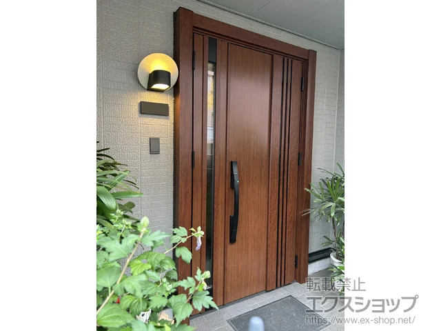 東京都静岡市のLIXIL リクシル（トステム）の玄関ドア リシェント玄関ドア3 M83型 断熱K4仕様 親子仕様(ランマ無)外観右吊元 ※FamiLock仕様 施工例