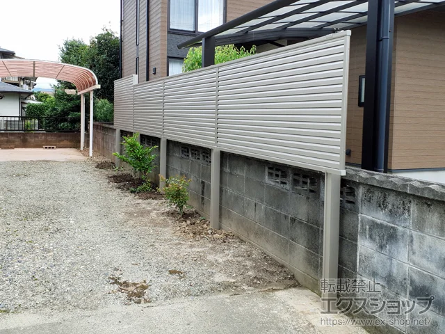 熊本県東村山市のValue Selectのフェンス・柵 ミエーネ目隠しルーバーフェンス 上段のみ設置 自立建て用 施工例