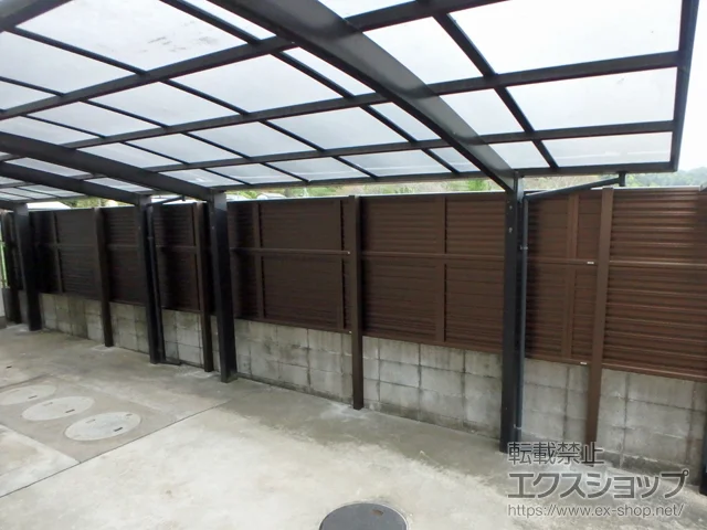 千葉県仙台市のValue Selectのフェンス・柵・塀 ミエーネフェンス 目隠しルーバータイプ 2段支柱 自立建て用≪独立基礎設置/距離:直線10.8m≫ 施工例