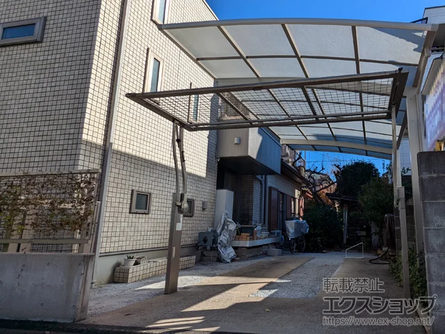 神奈川県伊丹市のYKKAPのカーポート アリュース 600タイプ 1台用 積雪〜20cm対応+着脱式サポート H25用×1セット 施工例