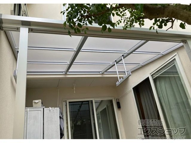 東京都津島市のYKKAPのテラス屋根 ソラリア F型 テラスタイプ 単体 積雪〜20cm対応+吊り下げ式固定物干し 標準タイプ ショート 施工例