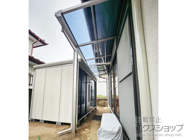 福島県津島市のYKKAPのテラス屋根 ソラリア F型 テラスタイプ 単体 積雪〜20cm対応+吊り下げ式固定物干し 施工例