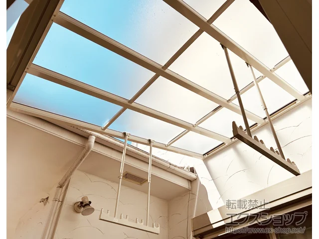 神奈川県津島市のYKKAPのテラス屋根 ソラリア F型 テラスタイプ 単体 積雪〜50cm対応+吊り下げ式固定物干し 施工例