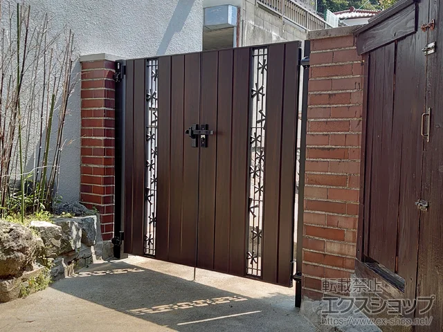 福岡県柏市のLIXIL リクシル(TOEX)の門扉 開き門扉AA TS2型 両開き 柱使用 複合色 施工例